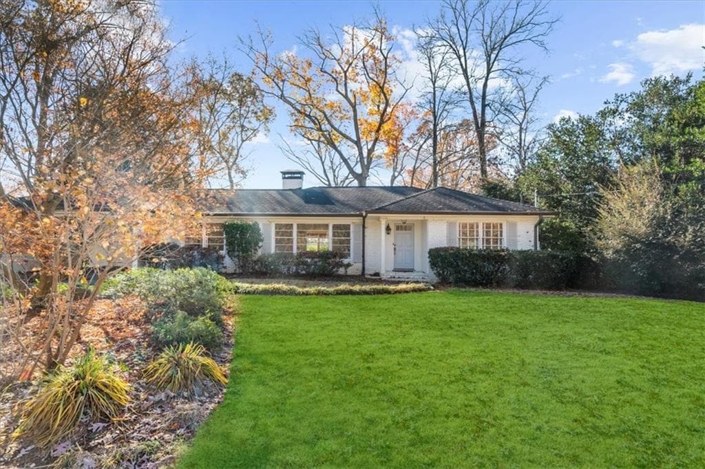 3 bedroom, 2 bathroom, 2,200 sq ft single family residence for rent at 525 Timber Valley Road, Sandy Springs, GA 30342 for $4,800 a month — photo 3