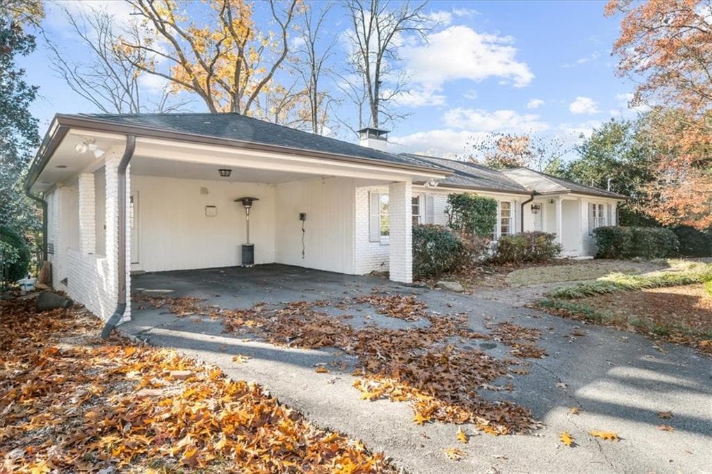 3 bedroom, 2 bathroom, 2,200 sq ft single family residence for rent at 525 Timber Valley Road, Sandy Springs, GA 30342 for $4,800 a month — photo 4