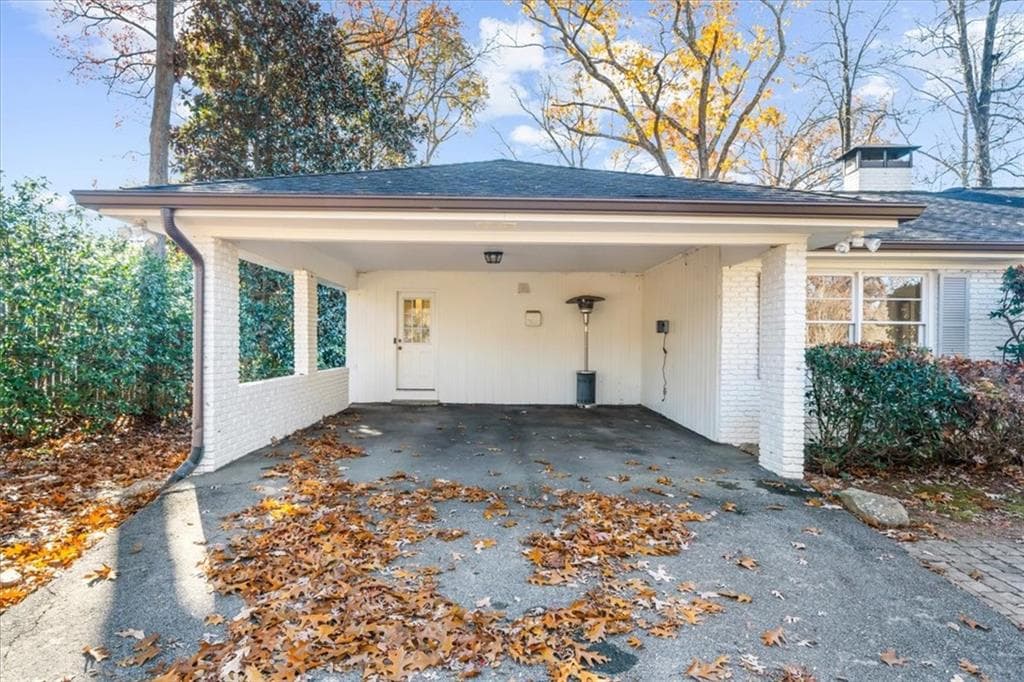 3 bedroom, 2 bathroom, 2,200 sq ft single family residence for rent at 525 Timber Valley Road, Sandy Springs, GA 30342 for $4,800 a month — photo 5