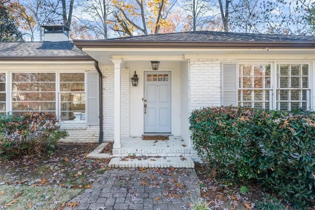 3 bedroom, 2 bathroom, 2,200 sq ft single family residence for rent at 525 Timber Valley Road, Sandy Springs, GA 30342 for $4,800 a month — photo 6