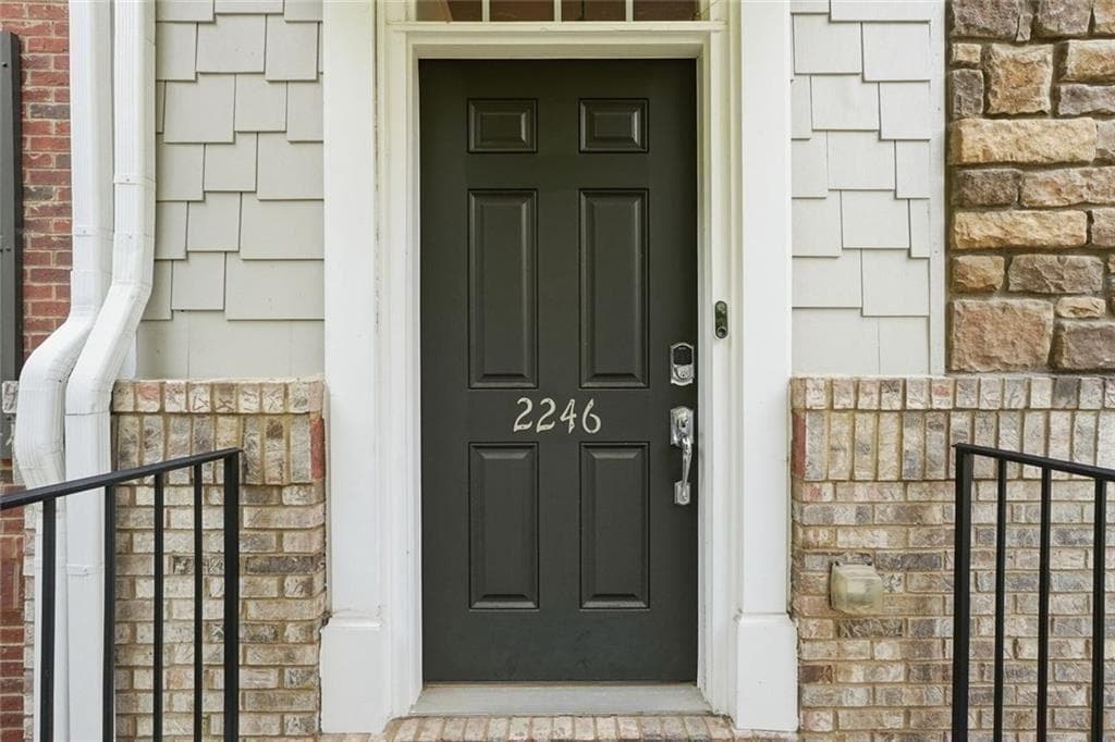 3 bedroom, 4 bathroom, 1,845 sq ft condominium for sale at 2246 Limehurst Drive, Brookhaven, GA 30319 — photo 2