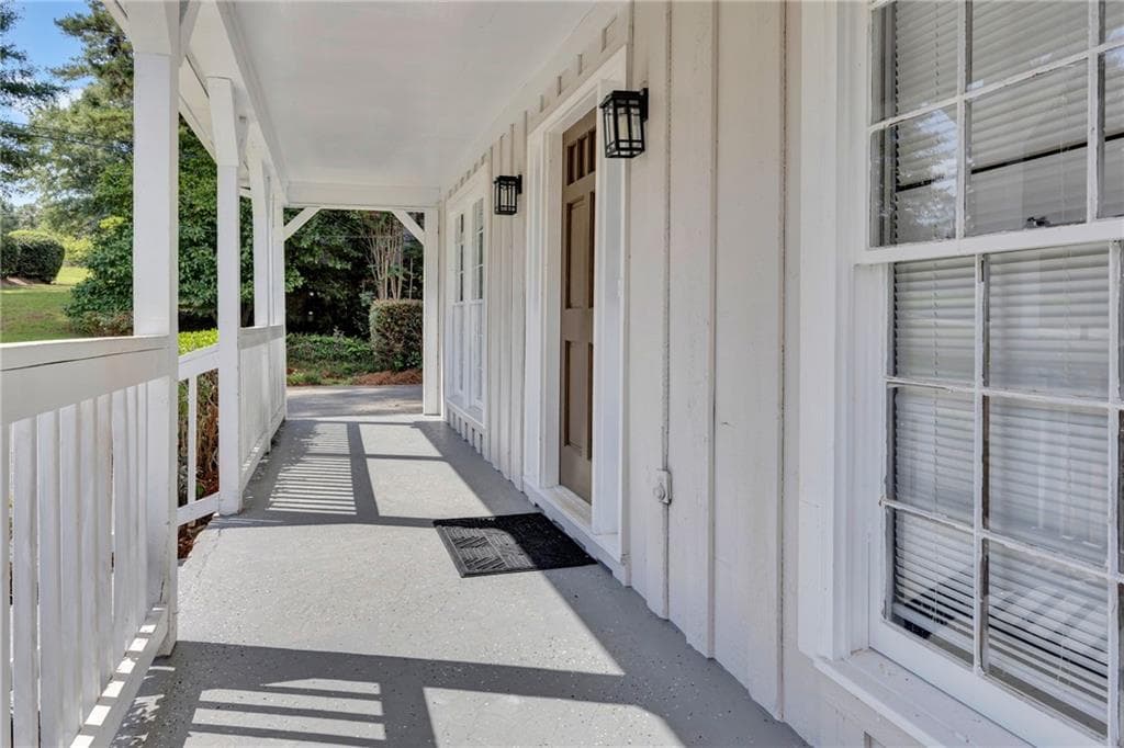 4 bedroom, 4 bathroom, 2,594 sq ft single family residence for sale at 3775 Clubhouse Lane, Conyers, GA 30094 — photo 3
