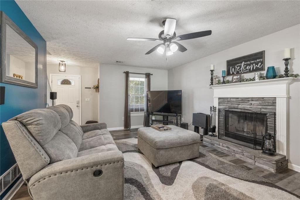 3 bedroom, 3 bathroom, 1,758 sq ft single family residence under contract at 410 Winston Manor Drive, Winder, GA 30680 — photo 5