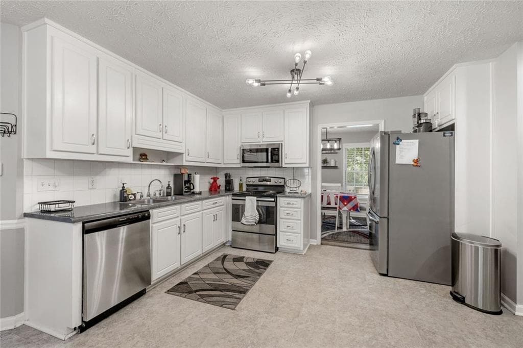 3 bedroom, 3 bathroom, 1,758 sq ft single family residence under contract at 410 Winston Manor Drive, Winder, GA 30680 — photo 10
