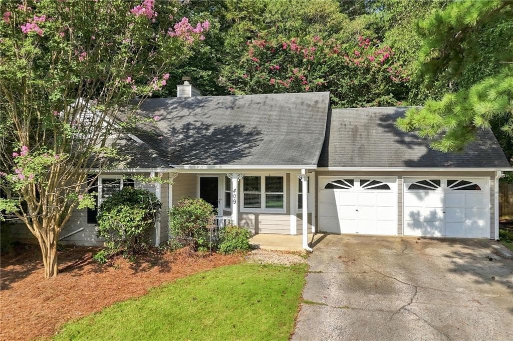 3 bedroom, 2 bathroom, 1,328 sq ft single family residence for sale at 409 Rose Creek Place, Woodstock, GA 30189