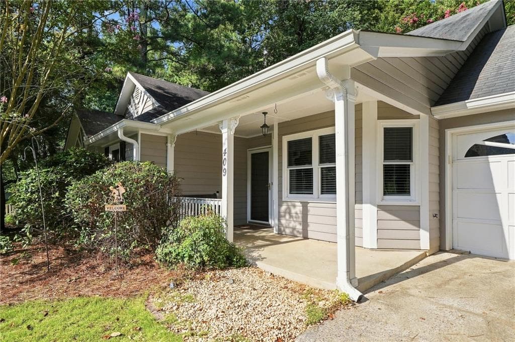 3 bedroom, 2 bathroom, 1,328 sq ft single family residence for sale at 409 Rose Creek Place, Woodstock, GA 30189 — photo 2