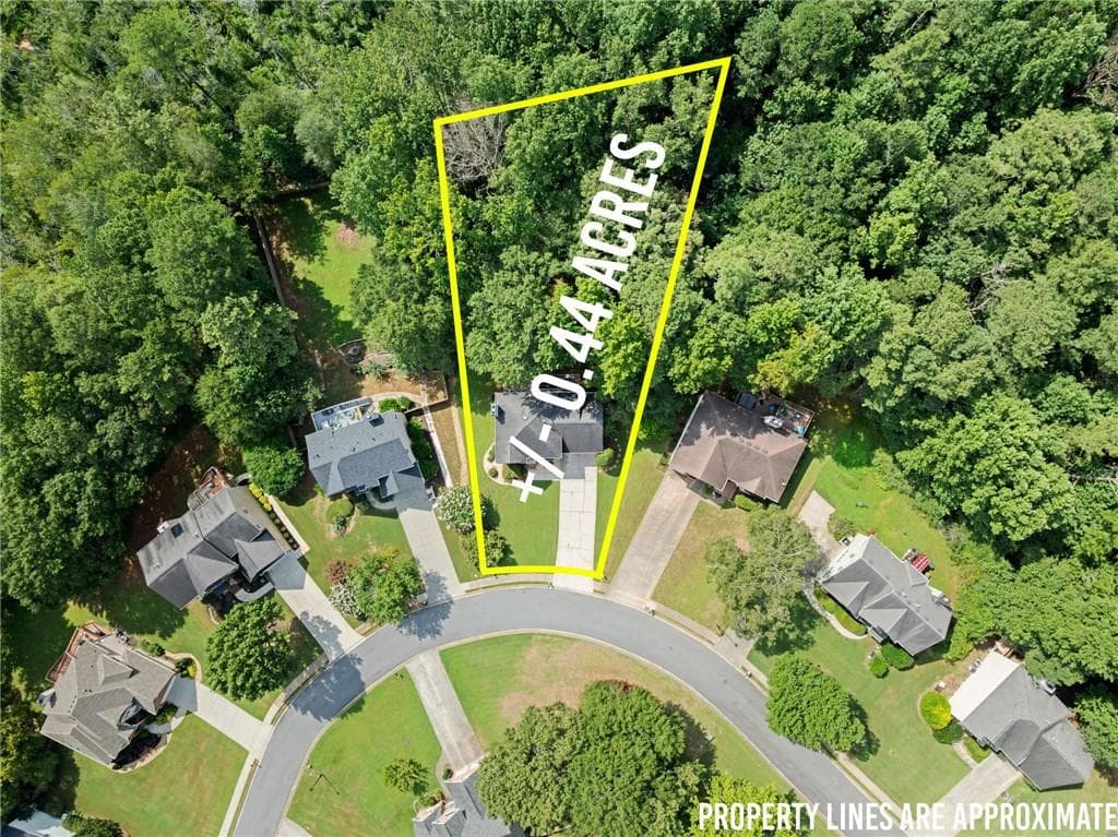 4 bedroom, 3 bathroom, 3,188 sq ft single family residence under contract at 5595 Shepherds Pond, Alpharetta, GA 30004 — photo 3