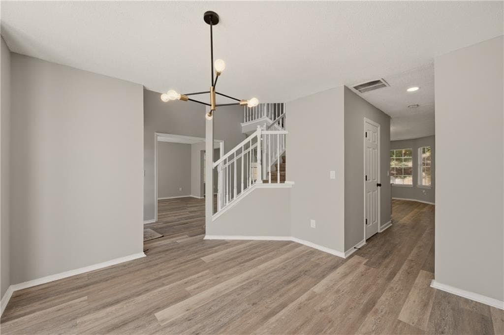 4 bedroom, 3 bathroom, 2,109 sq ft single family residence under contract at 949 Redan Trace, Stone Mountain, GA 30088 — photo 4