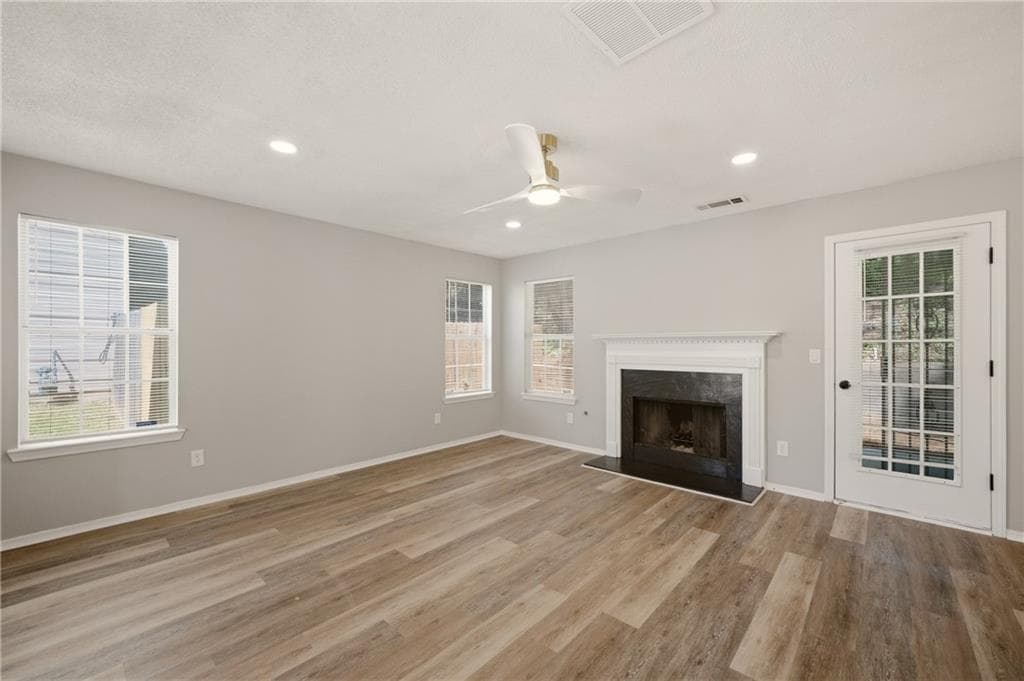 4 bedroom, 3 bathroom, 2,109 sq ft single family residence under contract at 949 Redan Trace, Stone Mountain, GA 30088 — photo 6