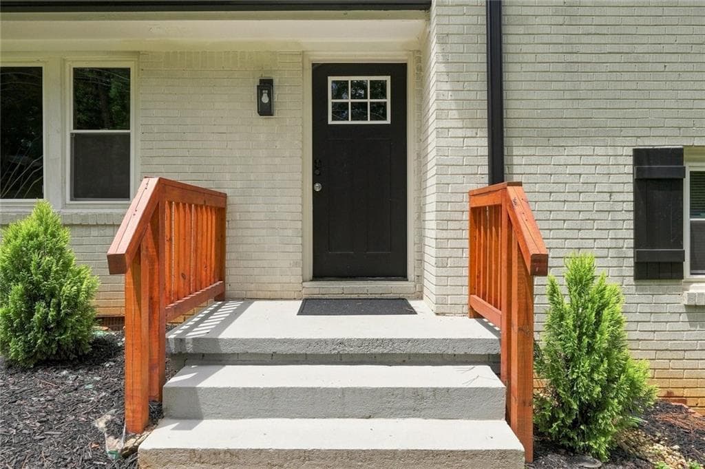 4 bedroom, 3 bathroom, 2,515 sq ft single family residence for sale at 3187 Clifton Church Road, Atlanta, GA 30316 — photo 4