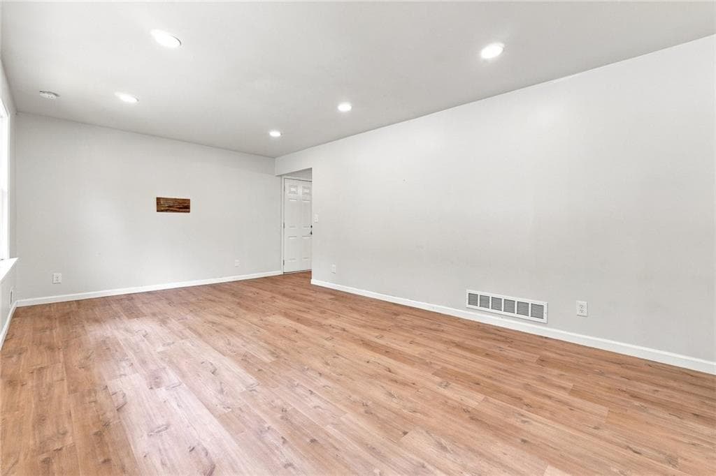 4 bedroom, 3 bathroom, 2,515 sq ft single family residence for sale at 3187 Clifton Church Road, Atlanta, GA 30316 — photo 7