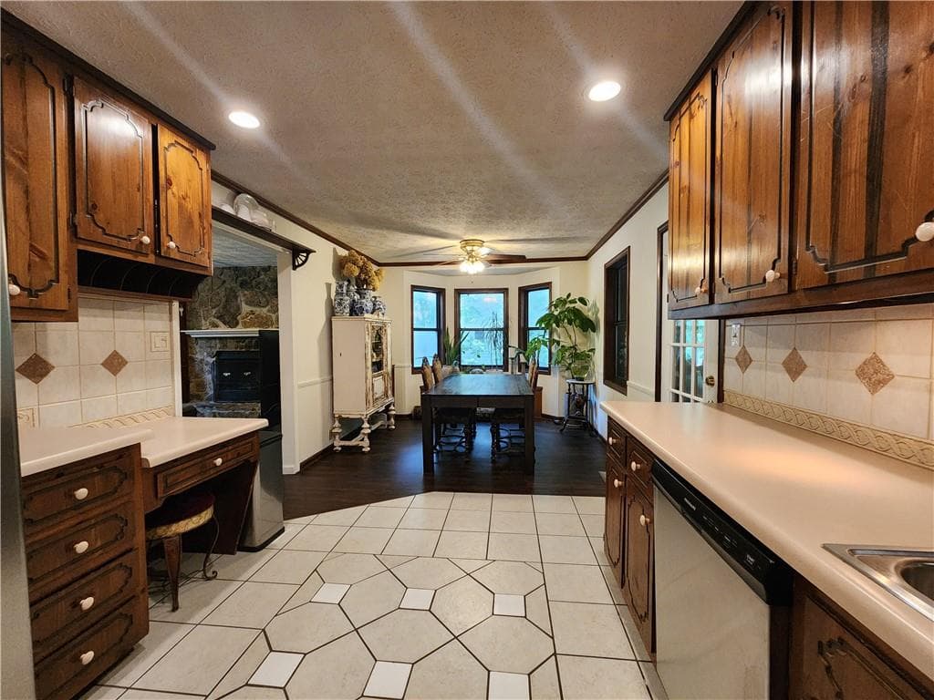 4 bedroom, 2 bathroom, 1,814 sq ft single family residence for sale at 4225 Spring Gate Drive, Powder Springs, GA 30127 — photo 7