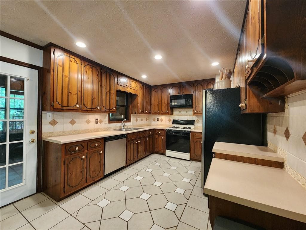 4 bedroom, 2 bathroom, 1,814 sq ft single family residence for sale at 4225 Spring Gate Drive, Powder Springs, GA 30127 — photo 9