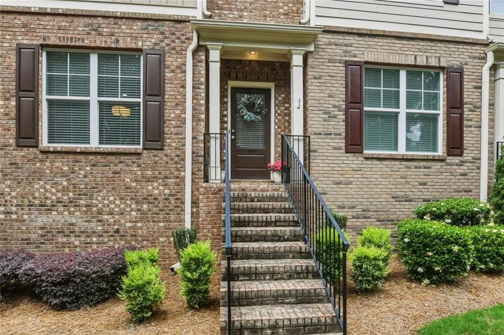 3 bedroom, 4 bathroom, 1,922 sq ft townhouse for sale at 209 Aventine Lane, Smyrna, GA 30082 — photo 2