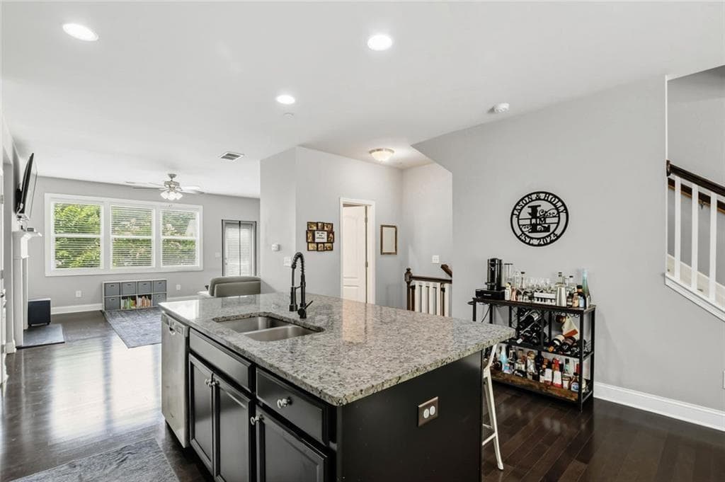 3 bedroom, 4 bathroom, 1,922 sq ft townhouse for sale at 209 Aventine Lane, Smyrna, GA 30082 — photo 8