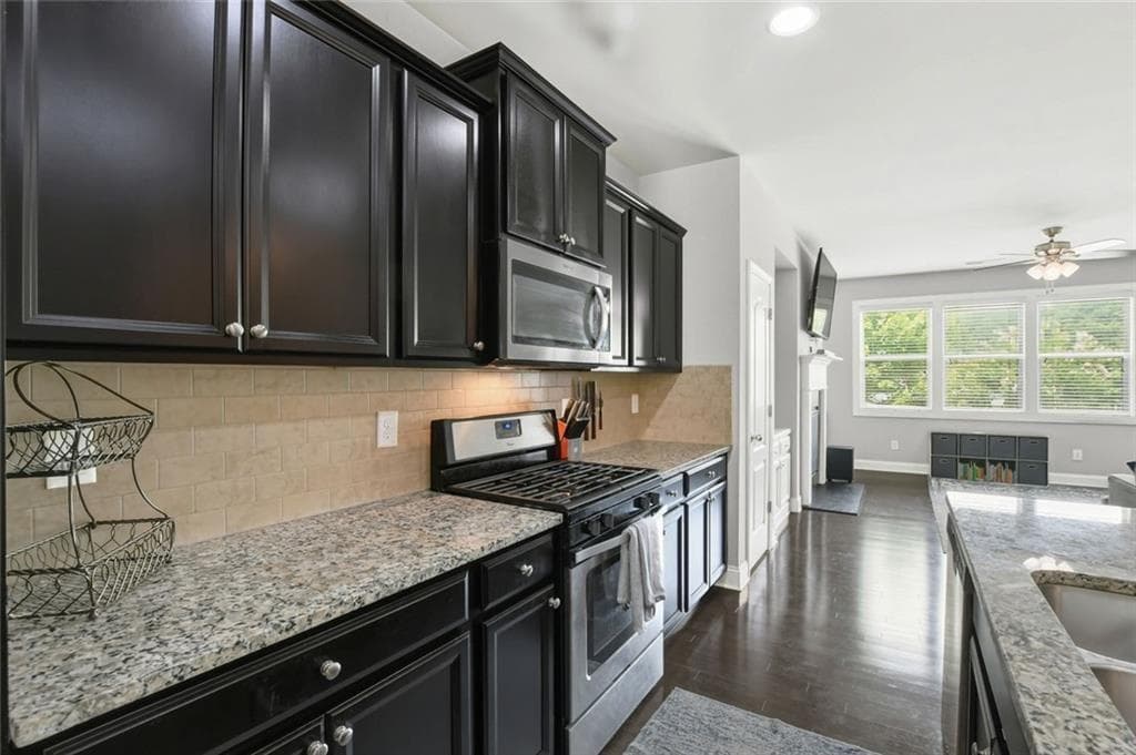 3 bedroom, 4 bathroom, 1,922 sq ft townhouse for sale at 209 Aventine Lane, Smyrna, GA 30082 — photo 9
