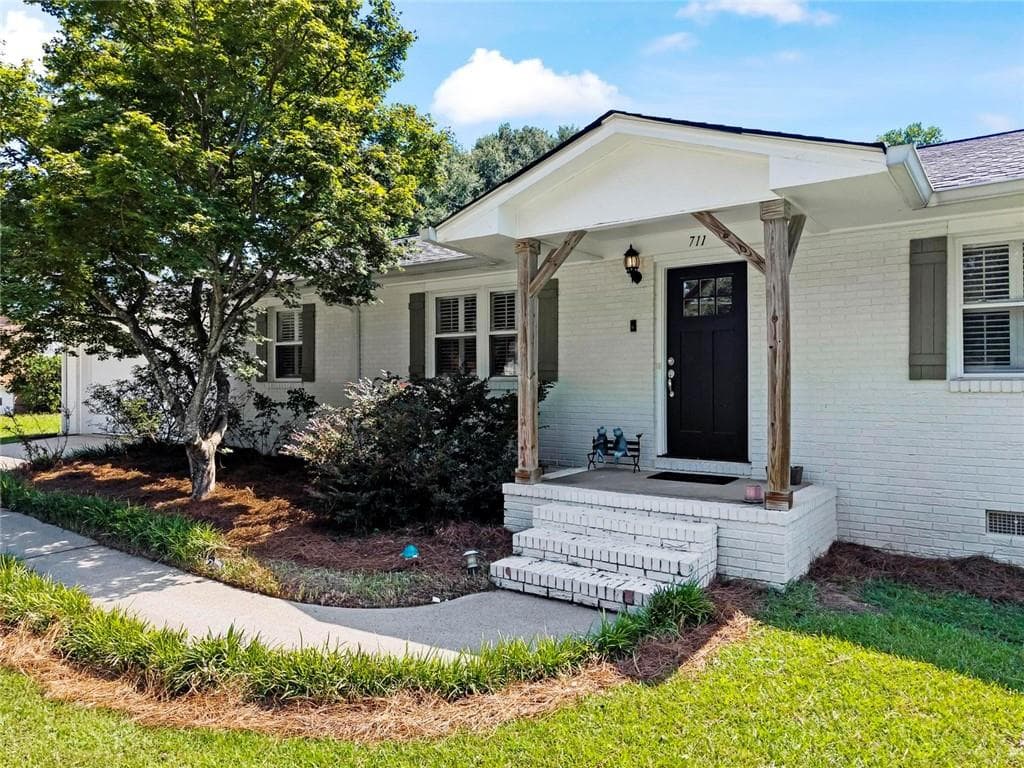 3 bedroom, 2 bathroom, 1,482 sq ft single family residence under contract at 711 Forest Ridge Drive, Marietta, GA 30067 — photo 2
