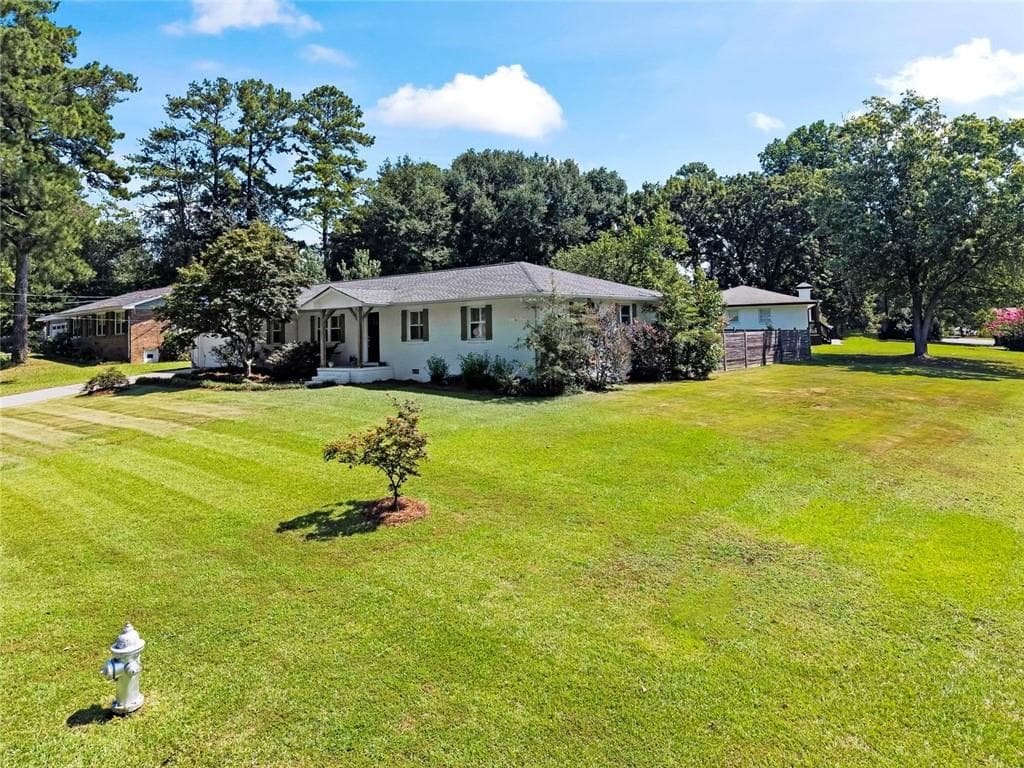 3 bedroom, 2 bathroom, 1,482 sq ft single family residence under contract at 711 Forest Ridge Drive, Marietta, GA 30067 — photo 3