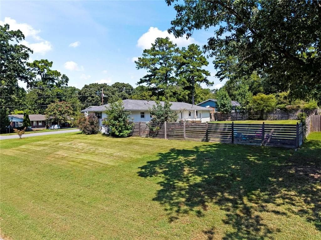 3 bedroom, 2 bathroom, 1,482 sq ft single family residence under contract at 711 Forest Ridge Drive, Marietta, GA 30067 — photo 4