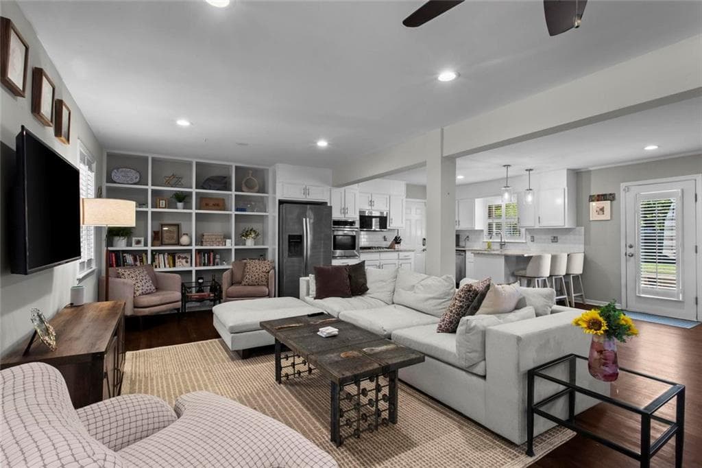 3 bedroom, 2 bathroom, 1,482 sq ft single family residence under contract at 711 Forest Ridge Drive, Marietta, GA 30067 — photo 8