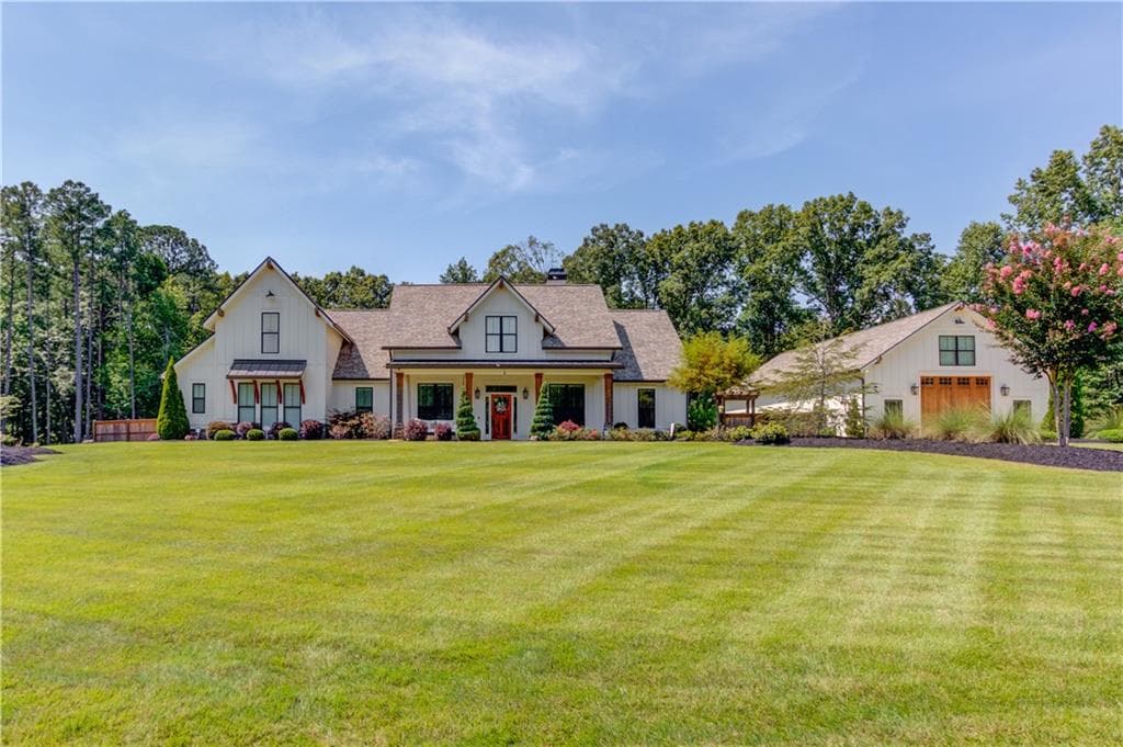 5 bedroom, 5 bathroom, 4,072 sq ft single family residence for sale at 1092 Stewart Road, Monroe, GA 30655 — photo 5