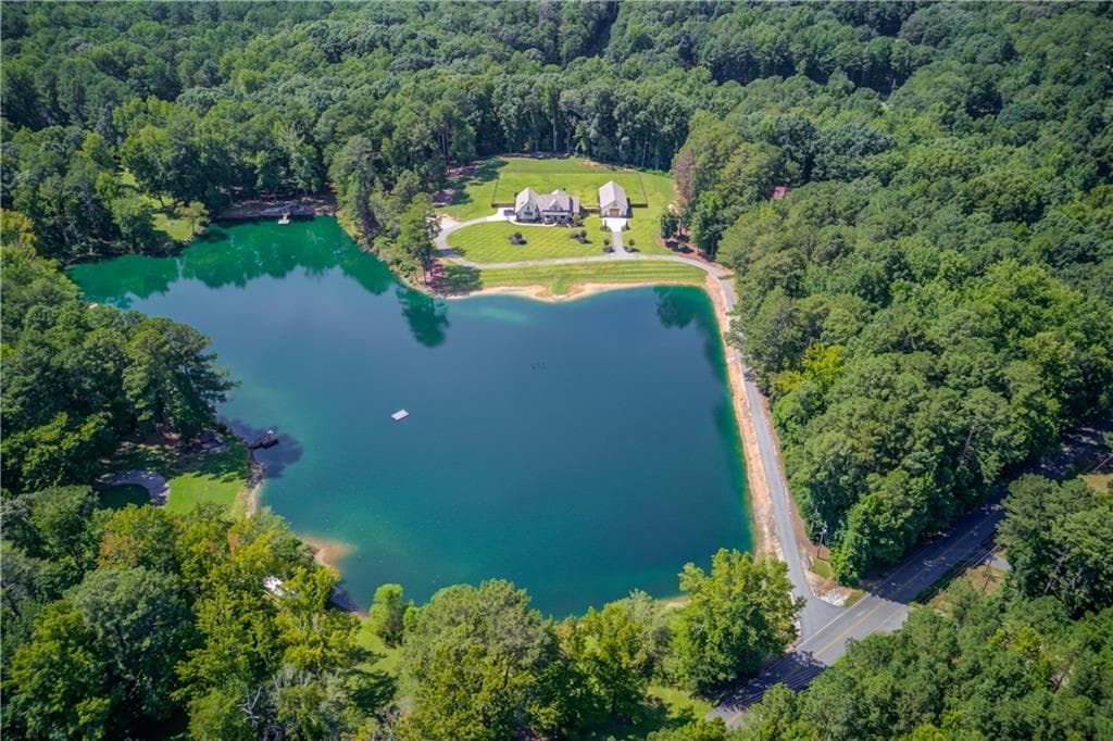 5 bedroom, 5 bathroom, 4,072 sq ft single family residence for sale at 1092 Stewart Road, Monroe, GA 30655 — photo 2