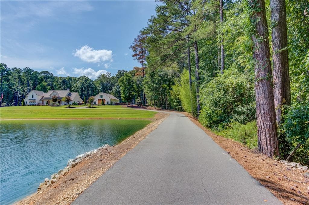 5 bedroom, 5 bathroom, 4,072 sq ft single family residence for sale at 1092 Stewart Road, Monroe, GA 30655 — photo 3