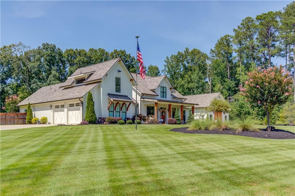5 bedroom, 5 bathroom, 4,072 sq ft single family residence for sale at 1092 Stewart Road, Monroe, GA 30655 — photo 8
