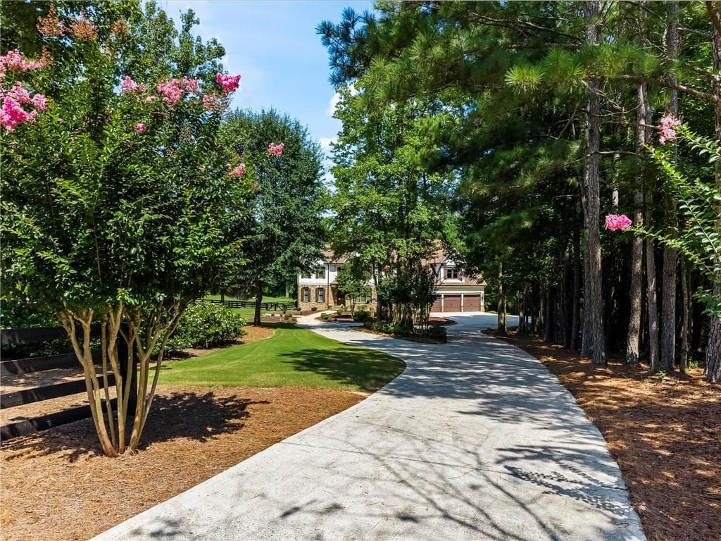 6 bedroom, 8 bathroom, 6,752 sq ft single family residence for sale at 103 Townsend Pass, Alpharetta, GA 30004 — photo 5