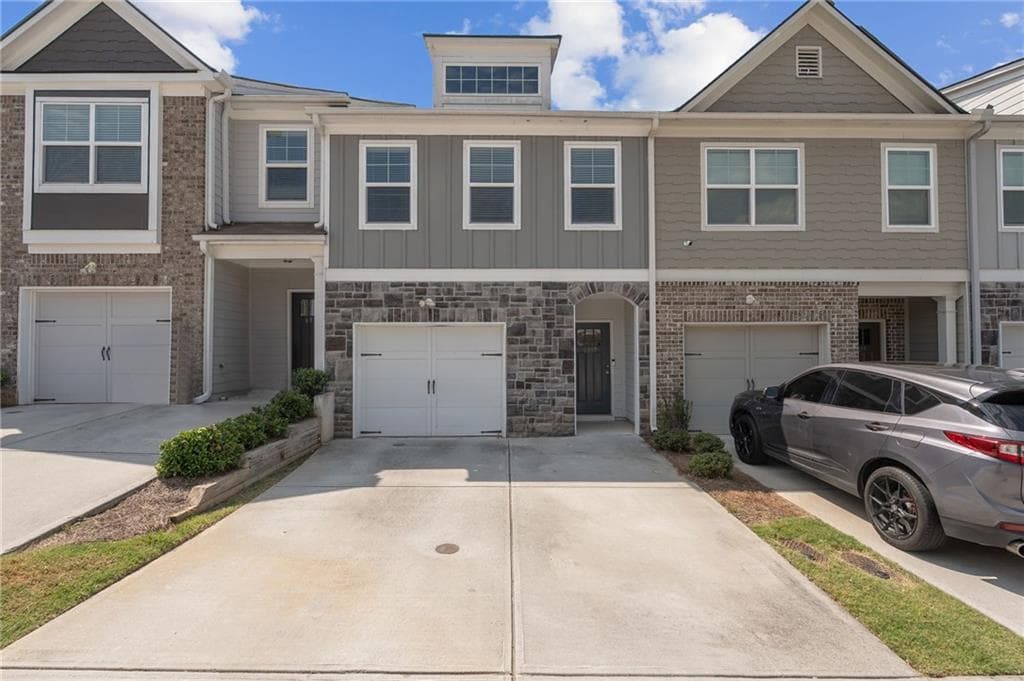 3 bedroom, 3 bathroom, 1,540 sq ft townhouse for rent at 6397 Shalks Crossing Drive, Lithonia, GA 30058 for $2,150 a month — photo 2