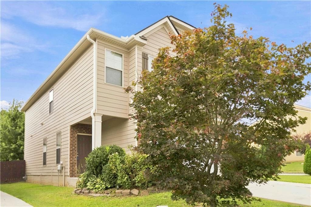 4 bedroom, 3 bathroom, 2,146 sq ft single family residence for sale at 532 Dasheill Lane, Atlanta, GA 30349 — photo 2