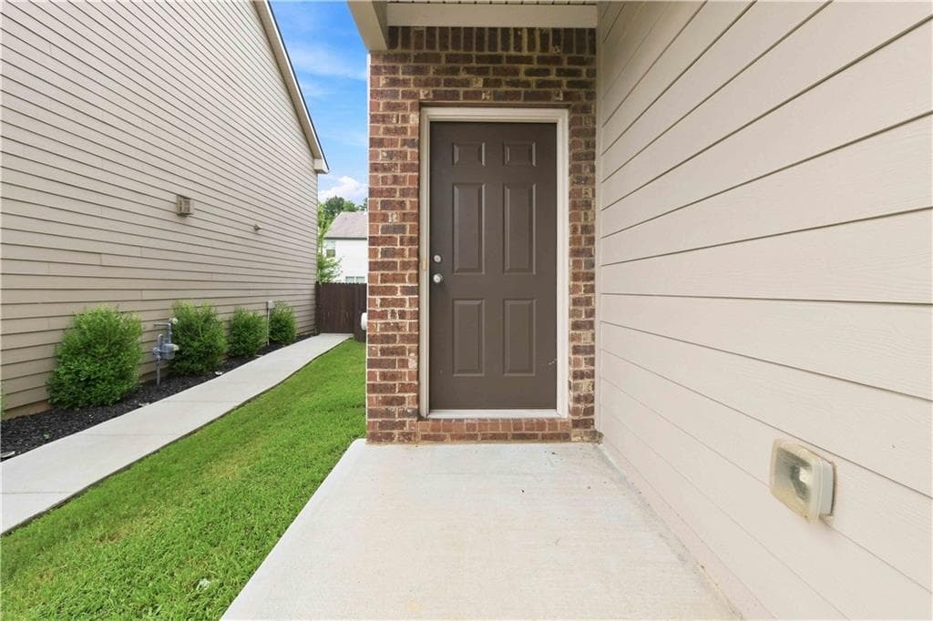 4 bedroom, 3 bathroom, 2,146 sq ft single family residence for sale at 532 Dasheill Lane, Atlanta, GA 30349 — photo 4