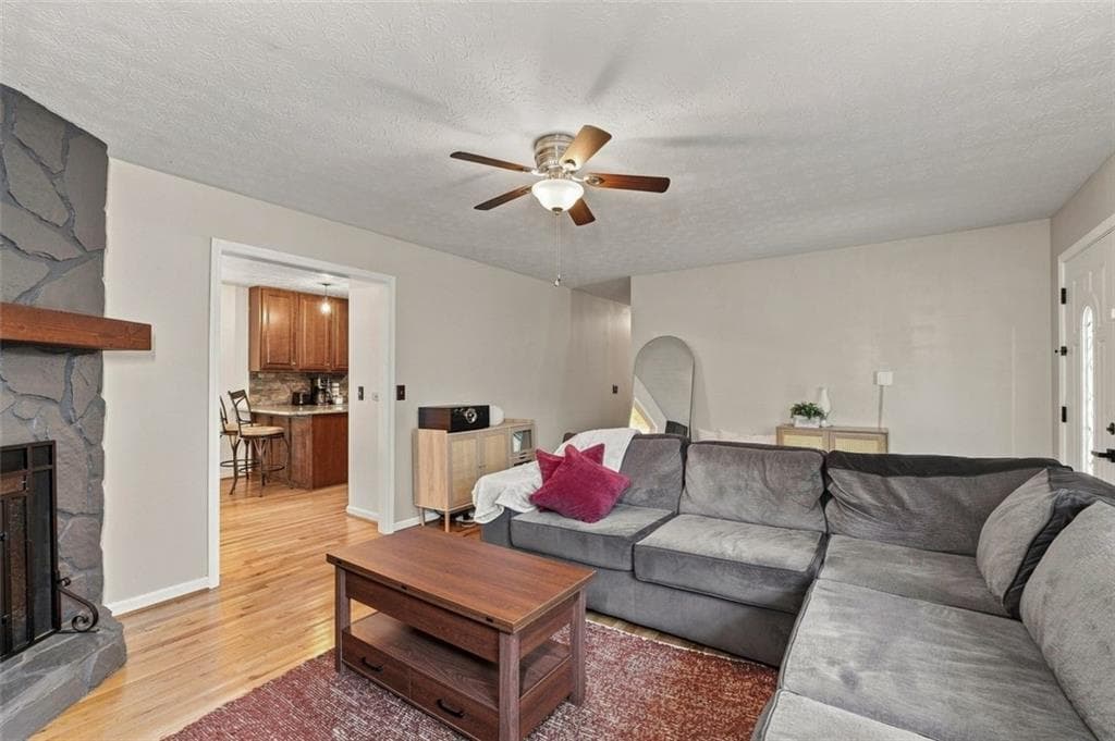 3 bedroom, 2 bathroom, 1,407 sq ft single family residence for sale at 1382 Cave Springs Road, Douglasville, GA 30134 — photo 4