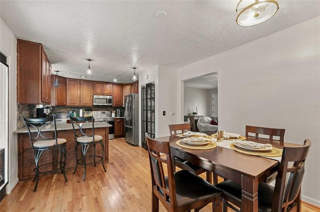 3 bedroom, 2 bathroom, 1,407 sq ft single family residence for sale at 1382 Cave Springs Road, Douglasville, GA 30134 — photo 2