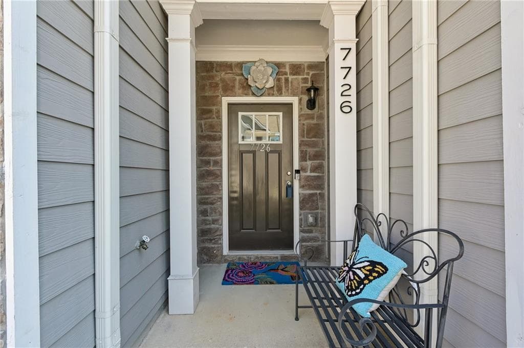 3 bedroom, 3 bathroom, 1,932 sq ft townhouse for sale at 7726 Baron Road, Fairburn, GA 30213 — photo 2