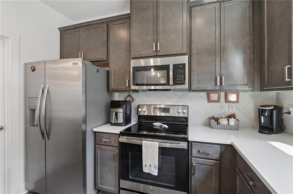 3 bedroom, 3 bathroom, 1,932 sq ft townhouse for sale at 7726 Baron Road, Fairburn, GA 30213 — photo 10