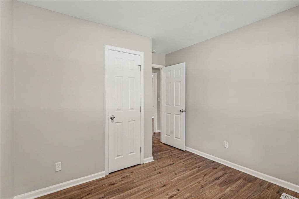 4 bedroom, 3 bathroom, 1,315 sq ft single family residence for sale at 5920 Rolling Oaks Drive, Cumming, GA 30040 — photo 3