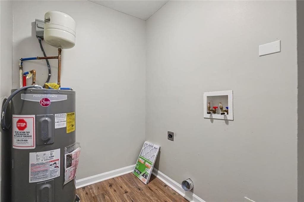 4 bedroom, 3 bathroom, 1,315 sq ft single family residence for sale at 5920 Rolling Oaks Drive, Cumming, GA 30040 — photo 4