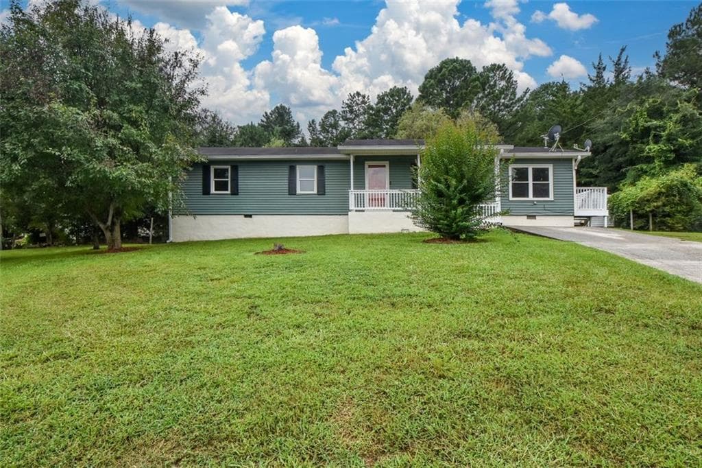 4 bedroom, 3 bathroom, 1,560 sq ft single family residence under contract at 1745 Overlook Way, Conyers, GA 30094