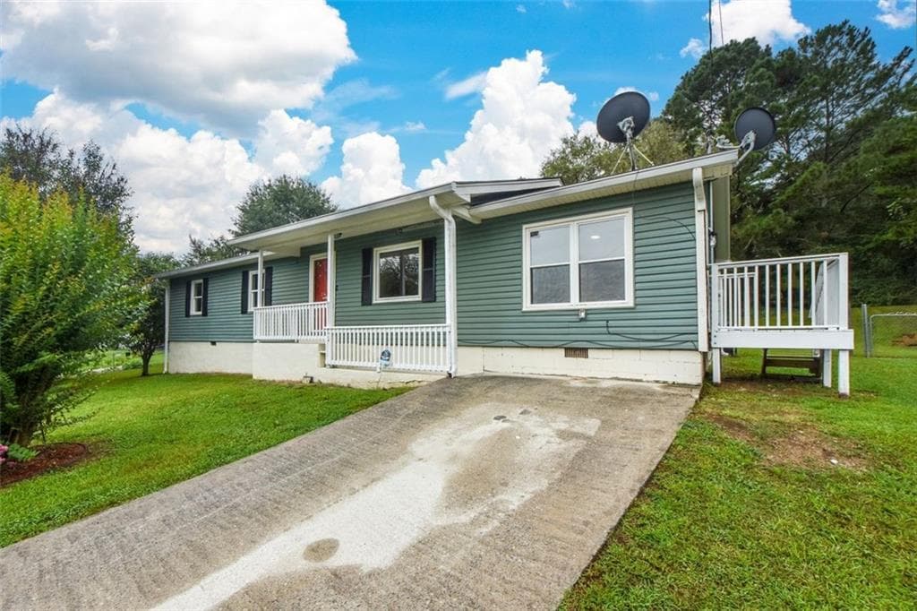 4 bedroom, 3 bathroom, 1,560 sq ft single family residence under contract at 1745 Overlook Way, Conyers, GA 30094 — photo 3