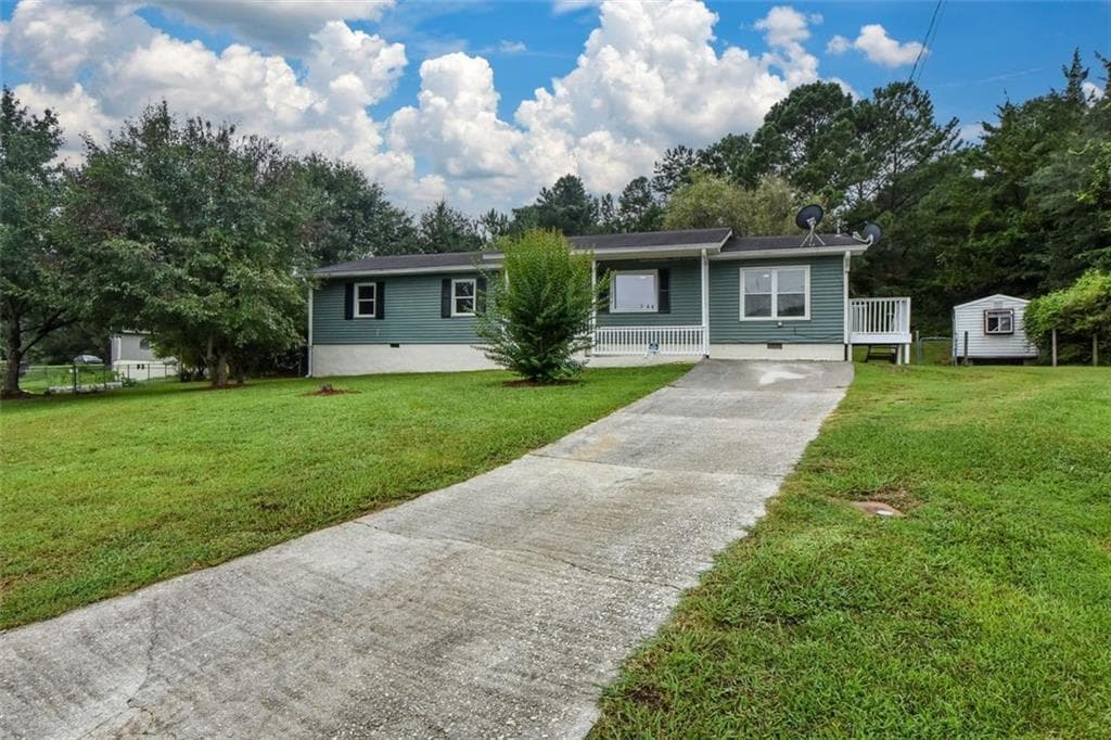 4 bedroom, 3 bathroom, 1,560 sq ft single family residence under contract at 1745 Overlook Way, Conyers, GA 30094 — photo 4