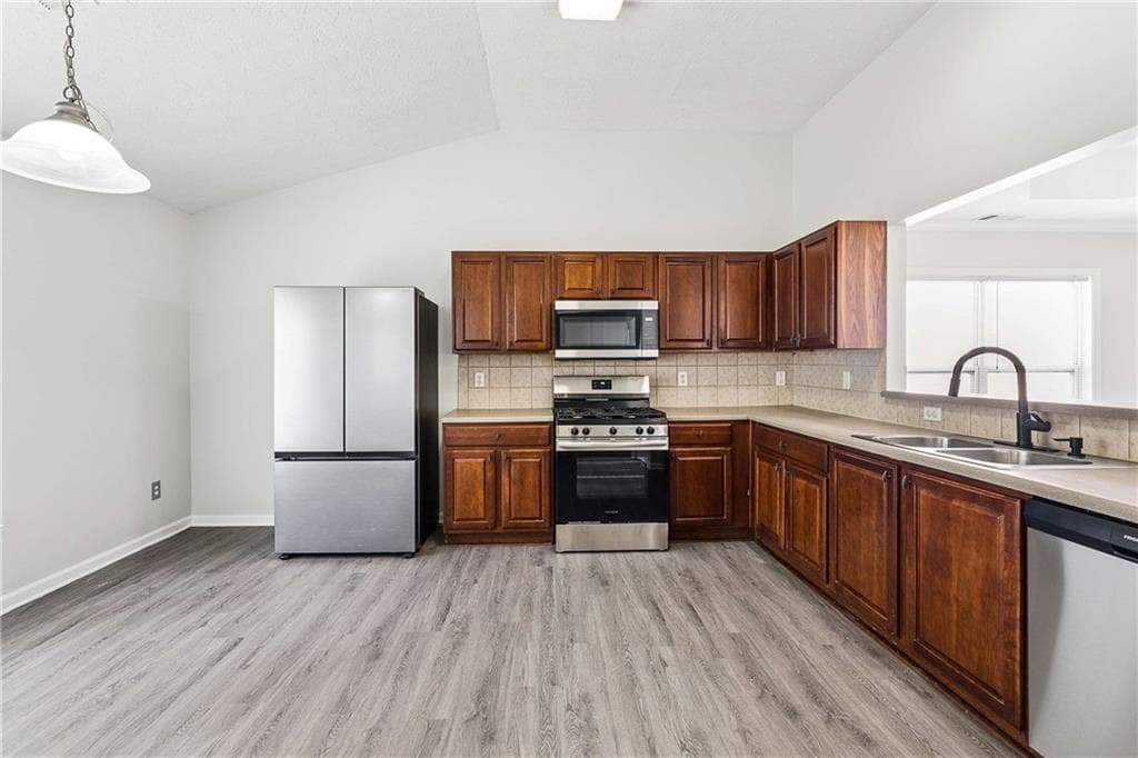 3 bedroom, 2 bathroom, 1,866 sq ft single family residence for sale at 7226 Boulder Pass, Union City, GA 30291 — photo 10