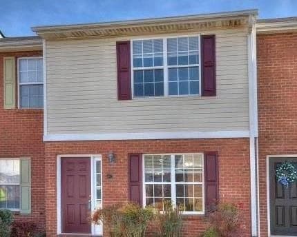 2 bedroom, 3 bathroom, 1,188 sq ft townhouse for sale at 67 Princeton Glen Court, Adairsville, GA 30103