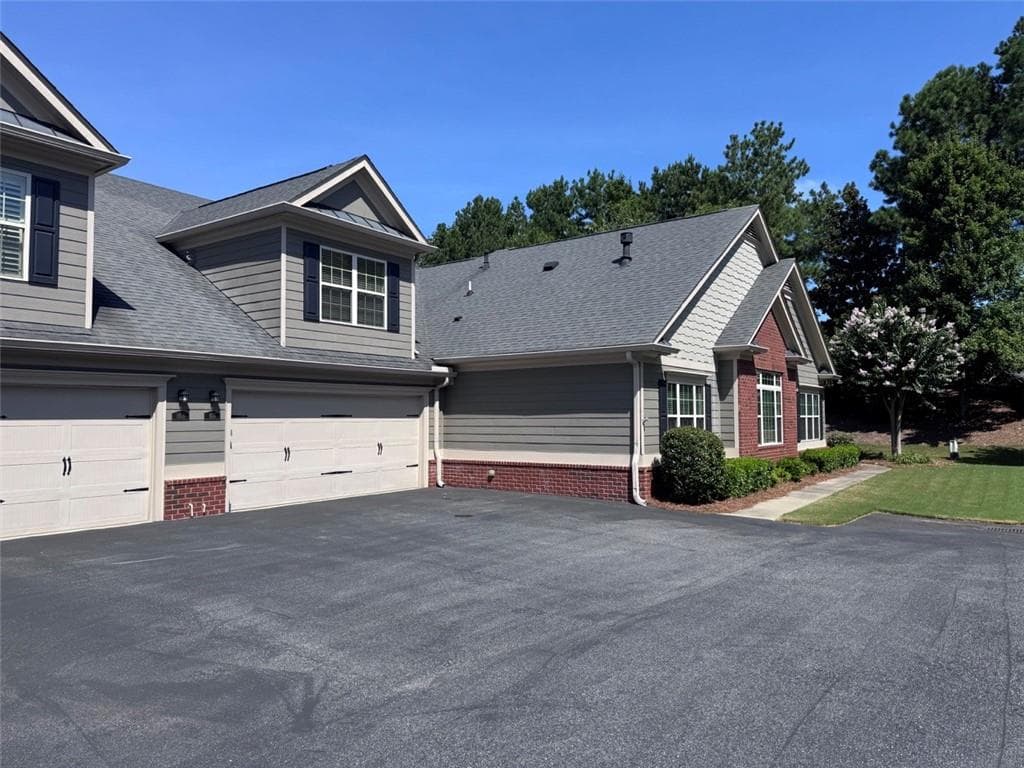 3 bedroom, 3 bathroom, 2,447 sq ft condominium for sale at 1515 Bluestone Drive, Cumming, GA 30041 — photo 3