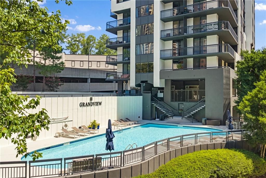 2 bedroom, 2 bathroom, 1,230 sq ft condominium for sale at 3481 Lakeside Drive 1107, Atlanta, GA 30326 — photo 2