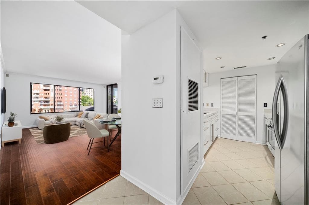 2 bedroom, 2 bathroom, 1,230 sq ft condominium for sale at 3481 Lakeside Drive 1107, Atlanta, GA 30326 — photo 8