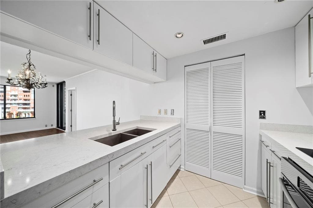 2 bedroom, 2 bathroom, 1,230 sq ft condominium for sale at 3481 Lakeside Drive 1107, Atlanta, GA 30326 — photo 10