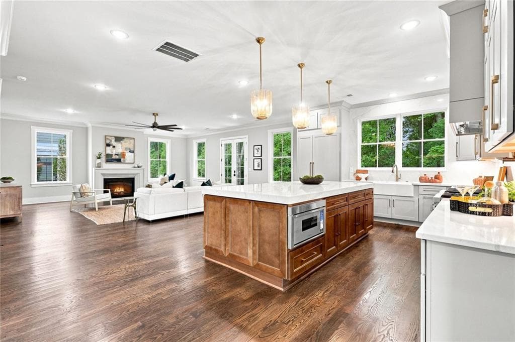4 bedroom, 5 bathroom, 4,618 sq ft single family residence for sale at 531 S Main Street, Alpharetta, GA 30009 — photo 5