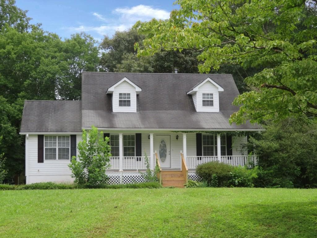4 bedroom, 2 bathroom, 2,328 sq ft single family residence for sale at 1001 Winston Way, Acworth, GA 30102