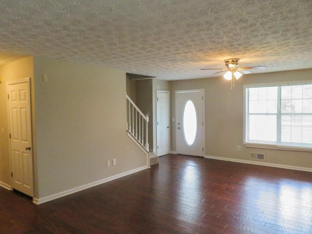 4 bedroom, 2 bathroom, 2,328 sq ft single family residence for sale at 1001 Winston Way, Acworth, GA 30102 — photo 7